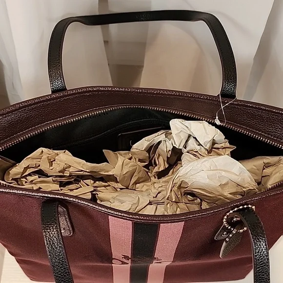 NWT Coach City Zip Tote Bag With Horse And Carriage - Picture 12 of 16